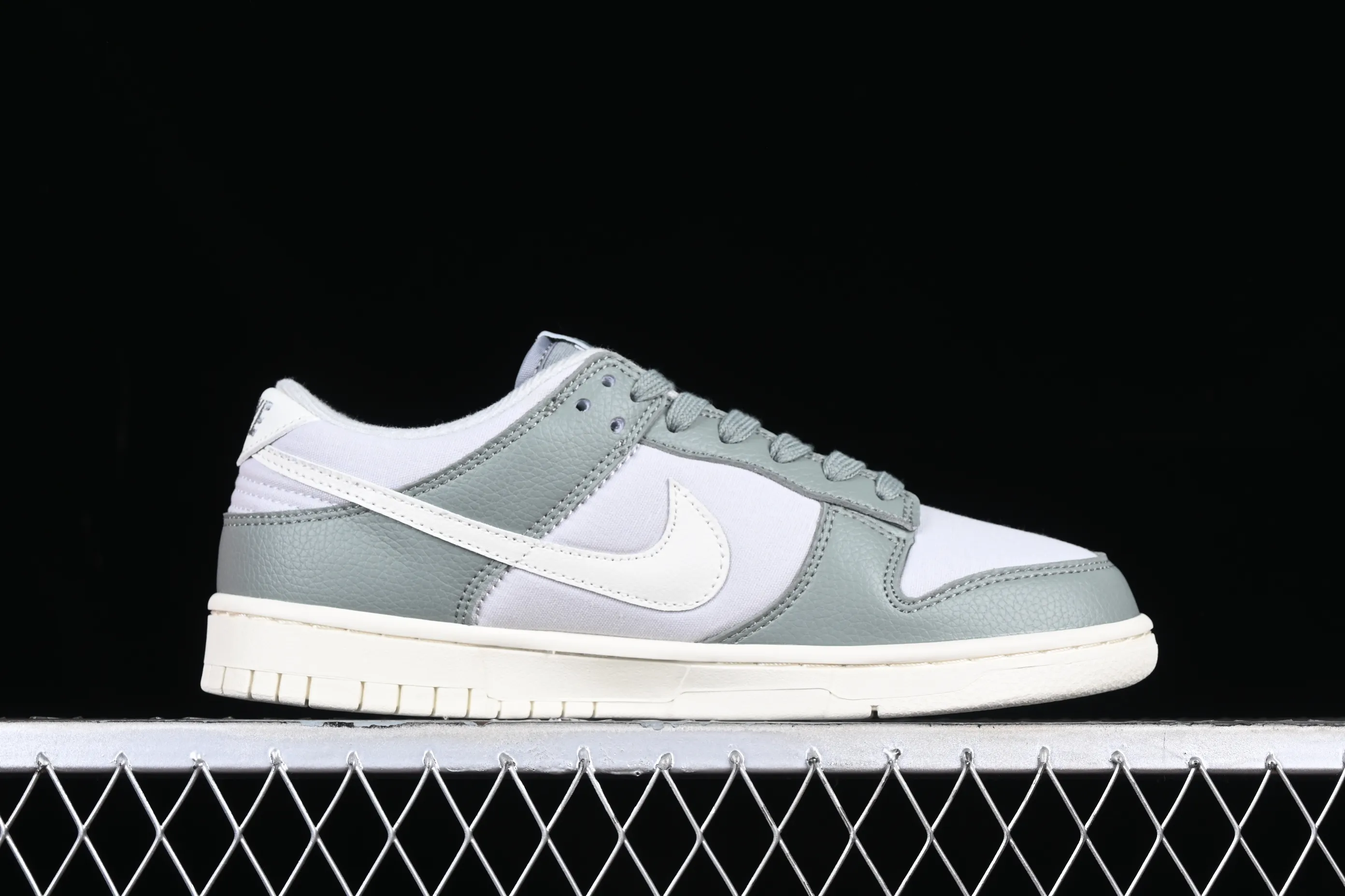 All Categories Nk SB Dunk Series Nk SB Dunk Low Low-top sneakers Cost-effective version Nk Dunk Low "Mica Green" Mica Green Canvas SB low-top sports and leisure sneakers DV7212-300